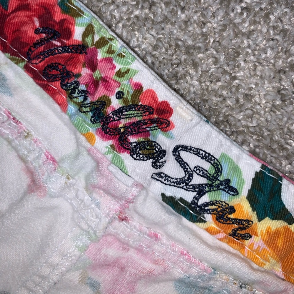 Vanilla Star Juniors White floral jean shorts sz 9 - Picture 5 of 8